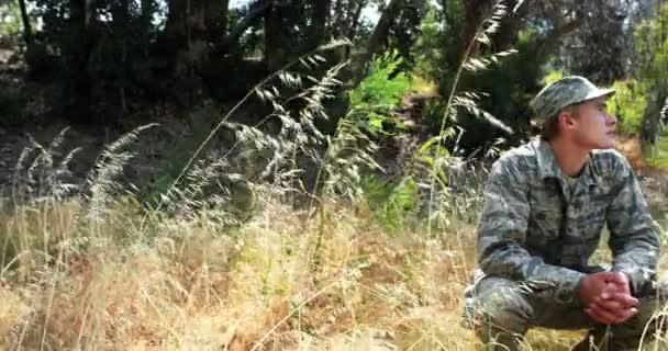 Soldado militar durante exercício de treinamento — Vídeo de Stock