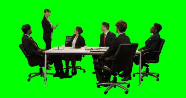 Biznesmenów dyskusji w Zgromadzeniu — Wideo stockowe