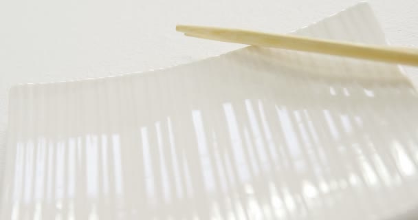 Chopstick com placa vazia — Vídeo de Stock