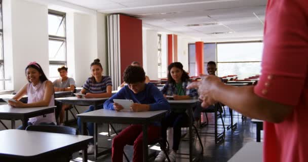 Teacher teaching students on digital tablet — Stock Video