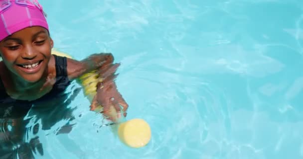 Portrait of young girl swimming with inflatable tube — Stock Video