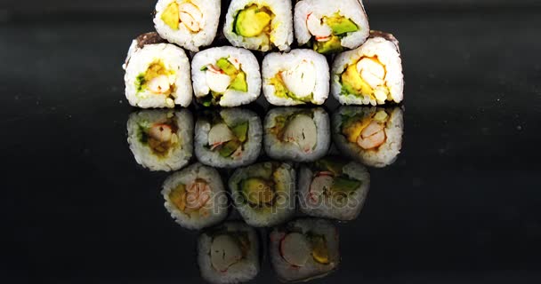 Maki pila de sushi — Vídeo de stock