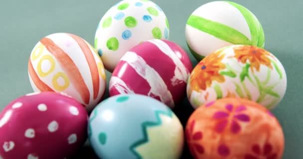 Huevos de Pascua multicolores — Vídeo de stock