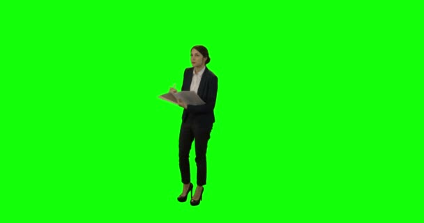 Belge üzerinde yazma iş kadını — Stockvideo