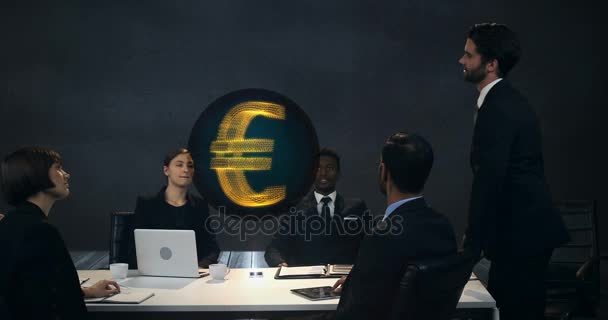 Företagare diskuterar i möte — Stockvideo