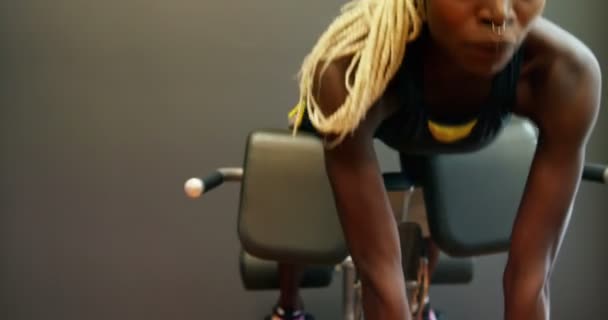 Fit woman exercising on a machine — Stock Video