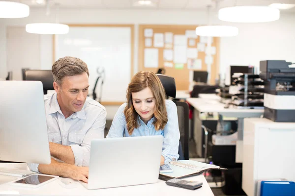 Business colleagues working together — Stock Photo, Image