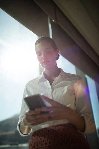 Confident businesswoman using mobile phone — Stock Photo, Image