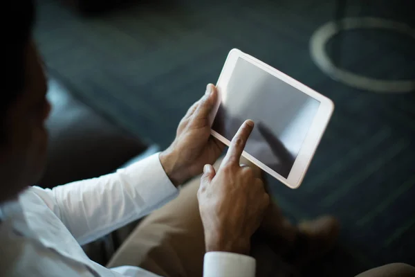 Businessman using digital tablet — Stock Photo, Image