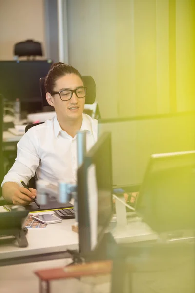 Designer using digitizer on office desk — Stock Photo, Image