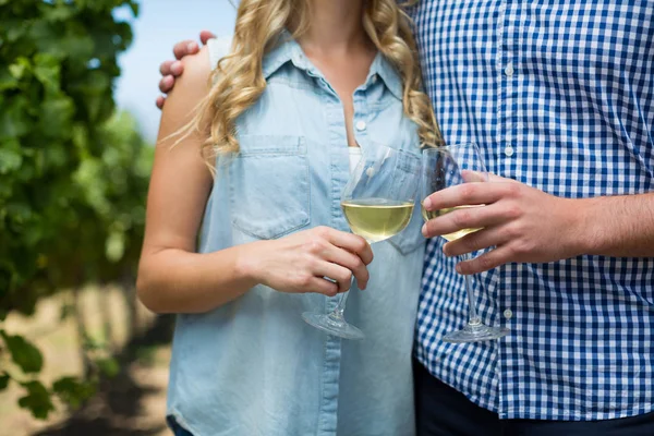 Couple holding wineglasses — Stock Photo, Image