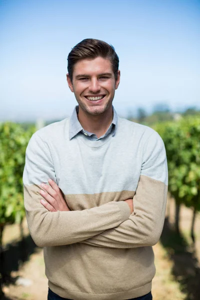 Man with arms crossed at vineyard — Stock Photo, Image