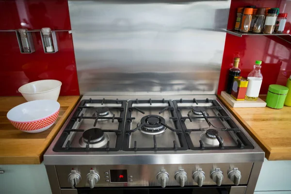 Fogão na cozinha moderna — Fotografia de Stock