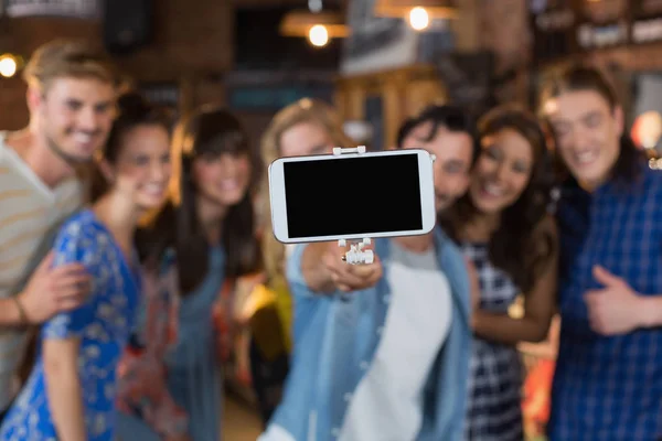 Group of friends taking selfie through phone — Stock Photo, Image