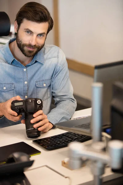 Photographer sitting in creative office — Stock Photo, Image