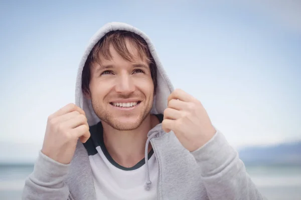 Doordachte jongeman opzoeken — Stockfoto