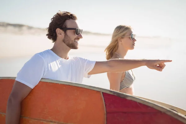 Hombre con gesto de mujer — Foto de Stock