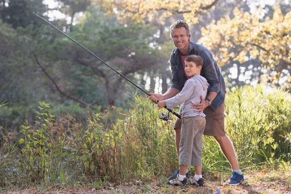 Father and son fishing — Stock Photo, Image