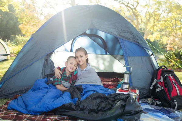 Siblings sitting in the tent — Stock Photo, Image