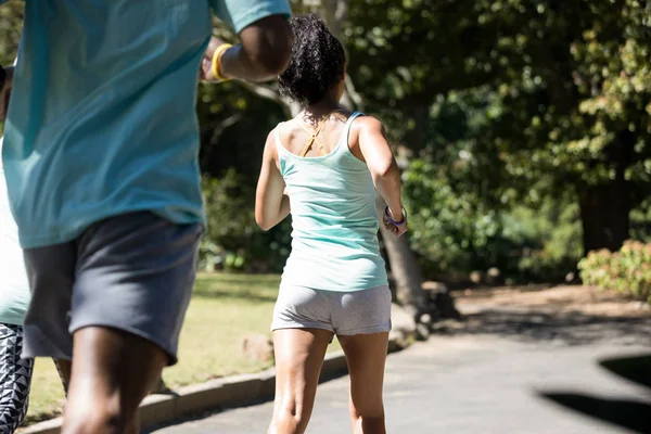 Marathon athletes walking in the park — Stock Photo, Image