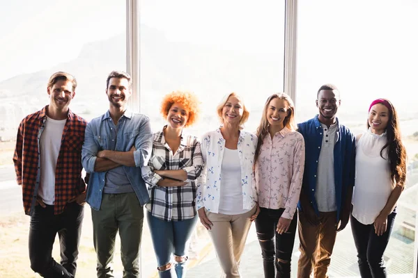 Creative business team stående grupp på kontor — Stockfoto