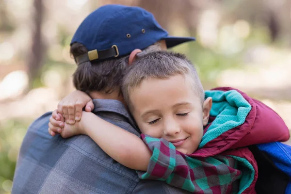 Father and son embracing in forest — Stock Photo, Image