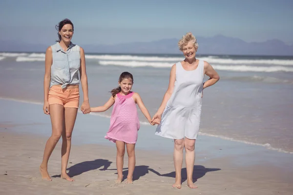 Multi-generation family holding hands at beach — Stock Photo, Image