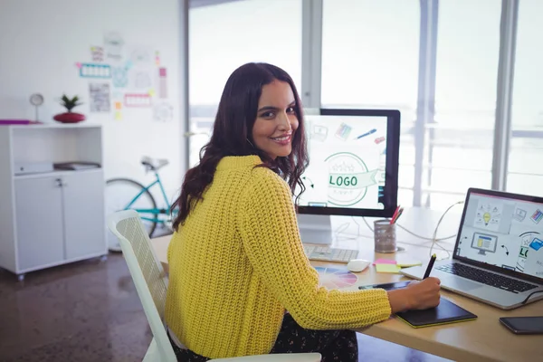 Female graphic designer working — Stock Photo, Image