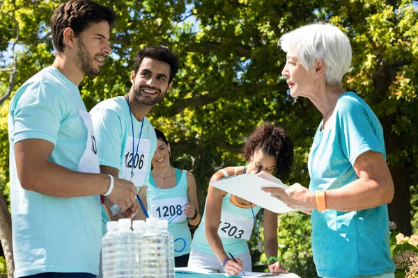 Athletes registering themselves for marathon — Stock Photo, Image