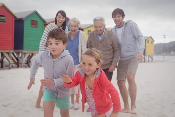 Több generációs család beach — Stock Fotó