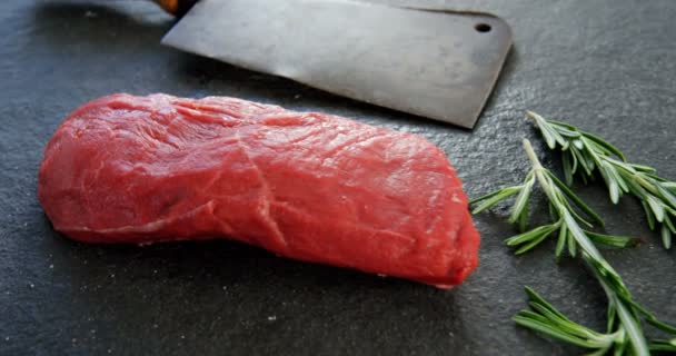 Sirloin loaf, rosemary and cleaver on the board — Stock Video