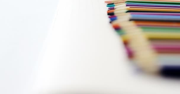 Lápices de colores guardados en el libro — Vídeo de stock