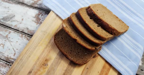 Fatias de pão com guardanapo — Vídeo de Stock