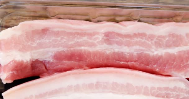 Plastik kap içinde sığır filetosu chop — Stok video