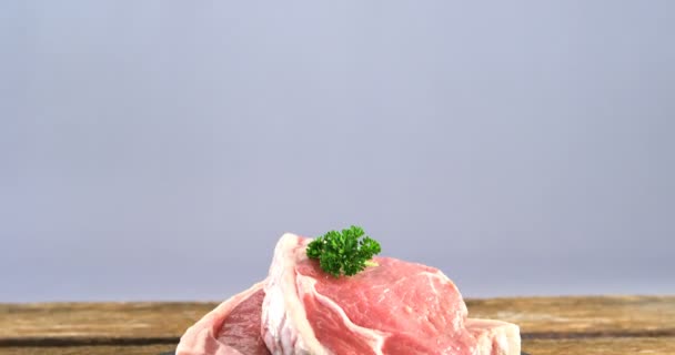 Sığır filetosu chop siyah plaka — Stok video