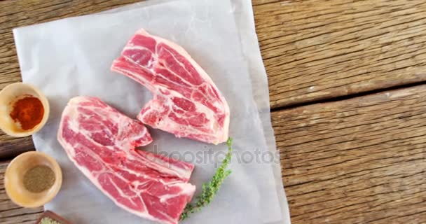Sirloin steak and ingredients on wooden background — Stock Video