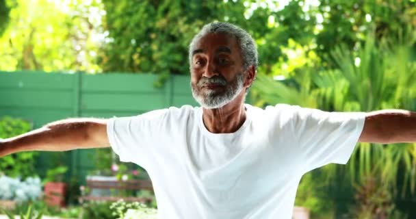 Senior man exercising with dumbbell at home — Stock Video