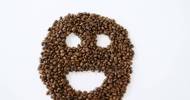 Granos de café formando cara sonriente — Vídeos de Stock