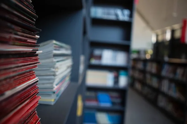 Books on shelf in library — Stock Photo, Image
