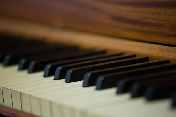 Teclas de piano en el aula — Foto de Stock