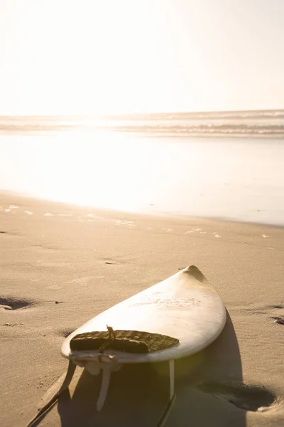 Close-up van surfplank op zand — Stockfoto