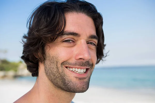 Sorrindo homem confiante — Fotografia de Stock