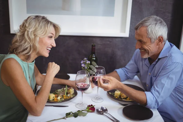 Mature couple interacting with each other — Stock Photo, Image