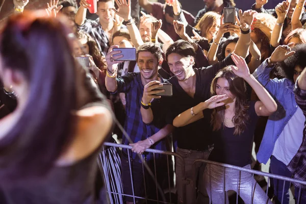 Young crowd photographing performer — Stock Photo, Image