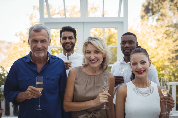 Friends holding champagne glasses — Stock Photo, Image