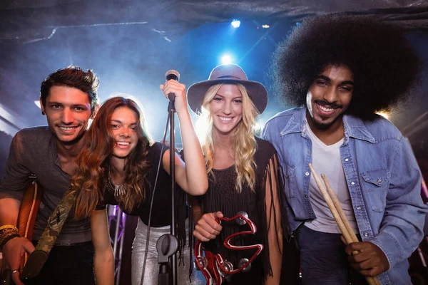 Portrait of performers at nightclub — Stock Photo, Image