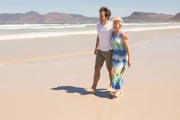 Woman and son walking on shore — Stock Photo, Image