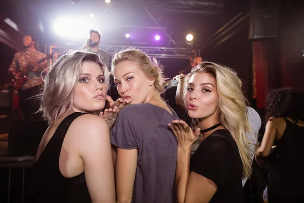 Young female friends at nightclub — Stock Photo, Image