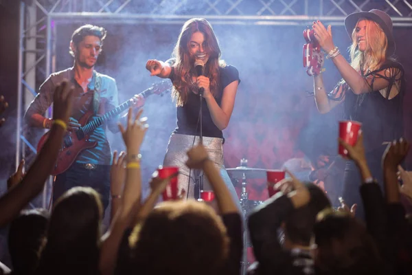 Female singer with musicians performing — Stock Photo, Image