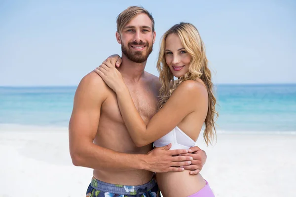 Affectionate couple at beach — Stock Photo, Image